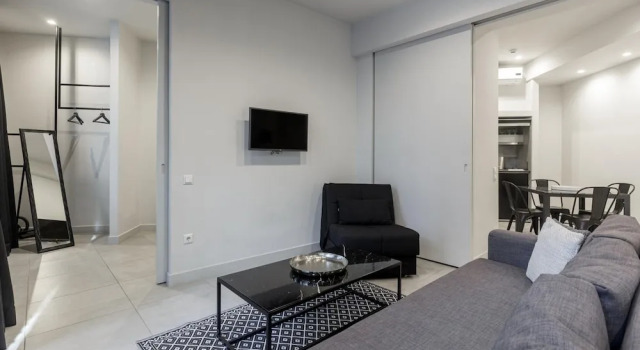 85 sqm in the Heart of Athens w Rooftop Deck, Забронировать Апартаменты/квартира Апартаменты Афины, рядом с Галерея Афин, Апартаменты/квартира