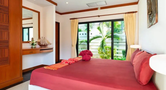 Tropical Living at 3BR Pool Villa Bianca, Baan Bua Luxury Estate, Nai Harn Beach, Забронировать Бутик-отель Отели Най-Харн-Бич с бассейном, рядом с Озеро Най Харн, Бассейн