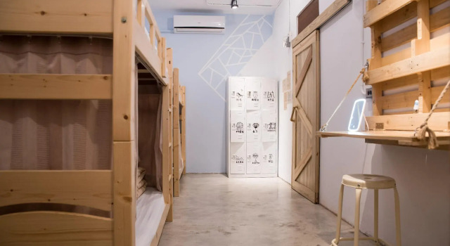 Кровать в общем номере (женский номер) 框框背包客棧 Kuang Kuang Hostel