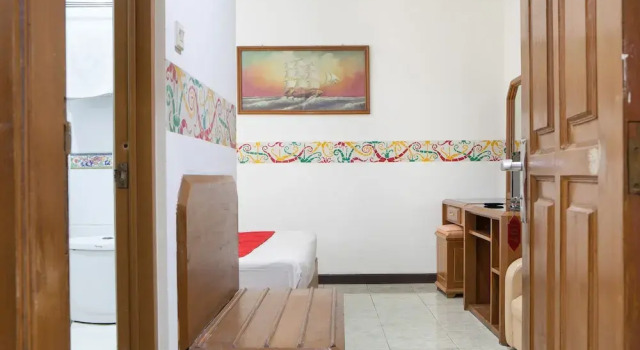 RedDoorz near Gedung Sate 3, Book Hotel Bandung Wetan Bandung, near Gedung Sate