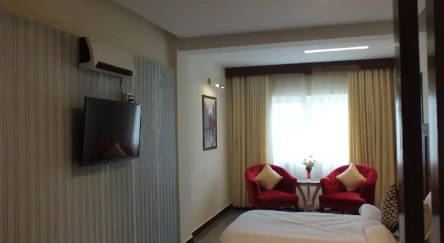 Полулюкс Humming Bird Resort and Executive Suites