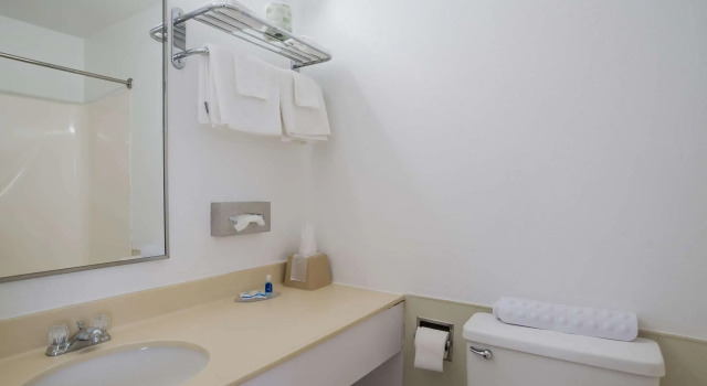Номер Standard Rodeway Inn at Somers Cove Marina