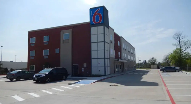 Motel 6 Houston - Downtown North, Book Motel Hoteller i Houston med parkering, Parkering