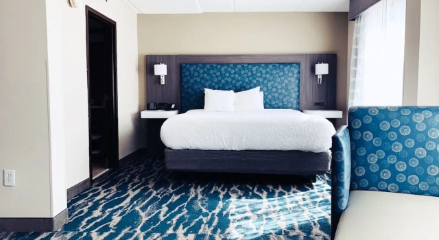 Полулюкс Comfort Inn & Suites Greenville Near East Carolina University