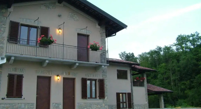 Agriturismo Cascina LArché, Забронировать Отель Отели Пьемонта с бассейном, Бассейн