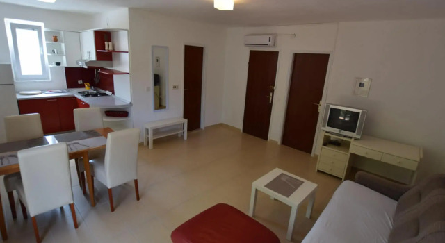Spacious apartment with terrace,200 m distant from the beach !, Foglalás Apartman Pag Pag