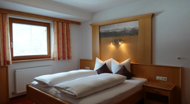 Apart La Stella, Prenota Hotel Hotel a Tirolo con parcheggio, Parcheggio