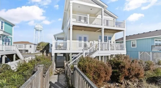 1 Ez Access 4 Bedroom Home by RedAwning