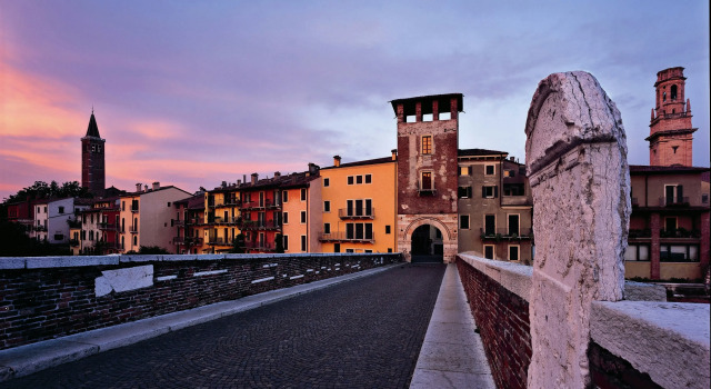 Escalus Luxury Suites Verona, Забронировать Отель исторический центр Верона, рядом с Башня Ламберти