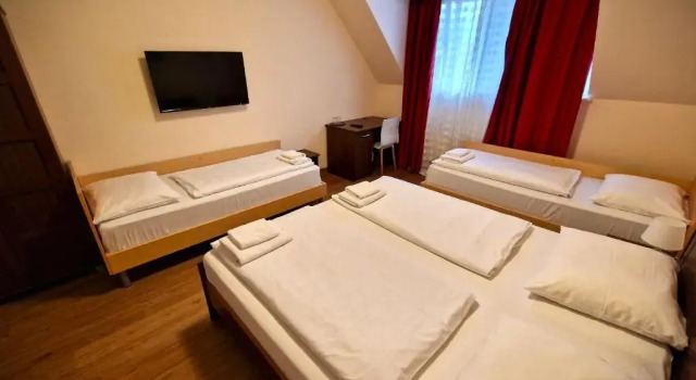 Четырёхместный номер Economy Mikon Eastgate Hotel