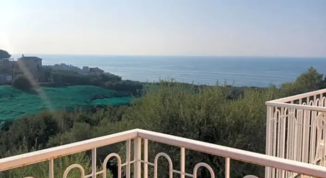 Трёхместный номер Standard с балконом Hotel Dania