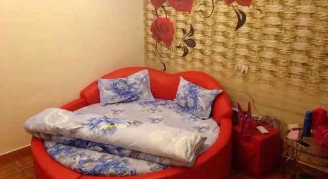 Happy Utopia B&B (Fenghuang Ancient City Nanhua Branch), Rezervovat Penzión se snídaní Hotely v Feng-chuang s parkováním, Parkování