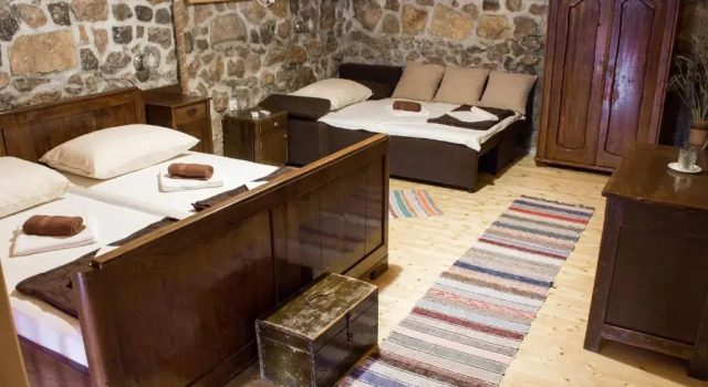 Solovi Dvori, Book Hotel Karlobag Lika-Senj County