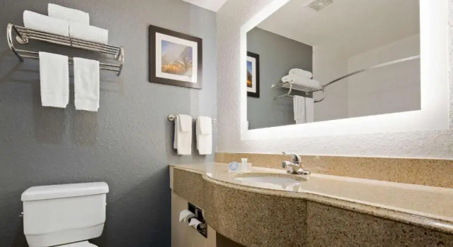 Четырёхместный номер Standard Best Western Waldo Inn & Suites