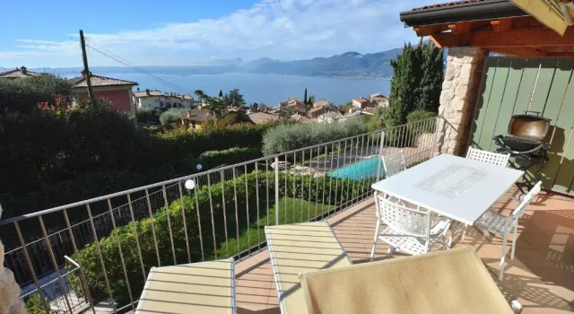 Апартаменты Villa in Torri del Benaco With Lake Garda Views