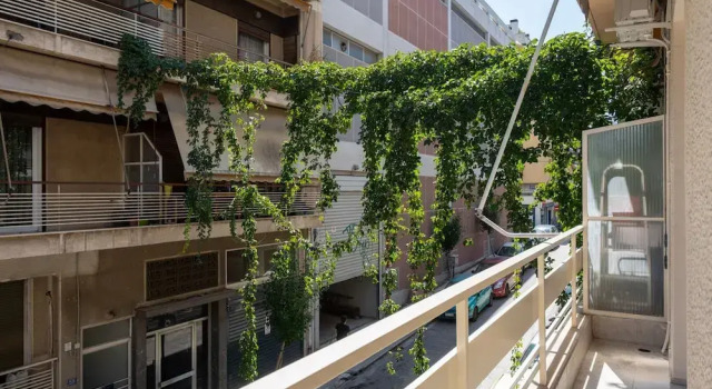 LIV - Peaceful Pagrati Getaway, Забронировать Отель Афины Острова Саронического залива - Аттика, рядом с Theocharakis Foundation
