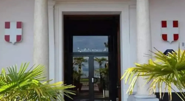 Savoy Hôtel Evian, Забронировать Отель Отели в центре Эвиан-ле-Бен, в центре