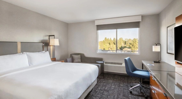Двухместный номер Standard Four Points by Sheraton Los Angeles Westside