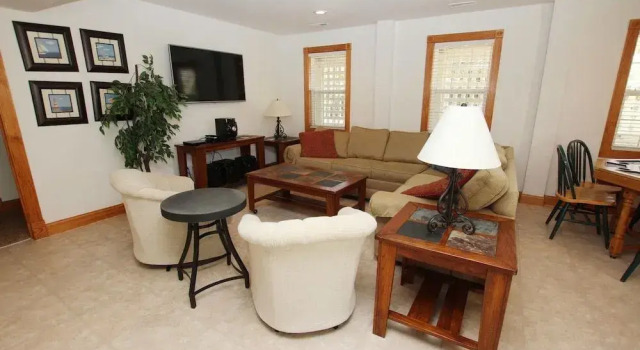 Vintage Pine - 8 Br Home