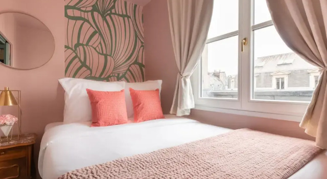 Luxury 2 Bedroom With AC - Louvre & Champs Elysees, Забронировать Отель 8-й округ: Елисейские поля Париж, рядом с Станция метро Solférino