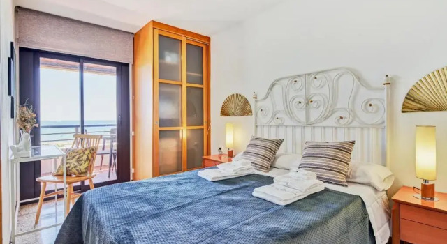 Elegant apt 4 pax 1 min from the beach with Wifi, Buchen Sie Hotel Arenys de Mar Costa del Maresme