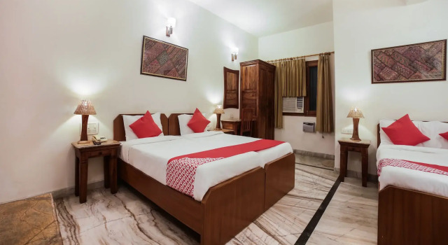 OYO 27041 Hotel Luna Rosa