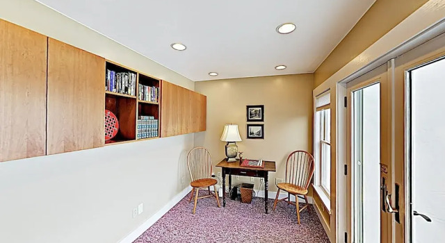 New Listing! Bayfront Getaway W/ Stunning Views 4 Bedroom Home, 预订 酒店 南波特 缅因州