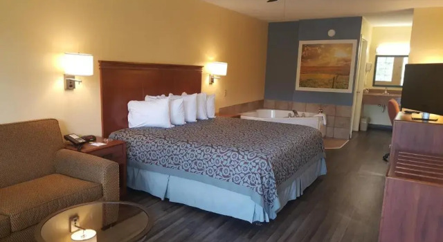 Люкс Deluxe Days Inn by Wyndham Trenton