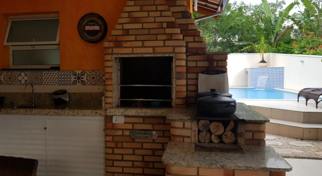 LINDA CASA TERREA UBATUBA - piscina, wifi, AC, churrasqueira, praia Lagoinha