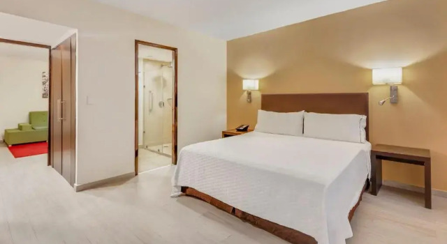 Полулюкс Fiesta Inn Guadalajara Expo