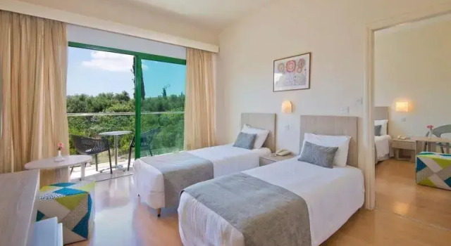Семейный номер Standard с балконом и с видом на окрестности Natura Beach Hotel And Villas