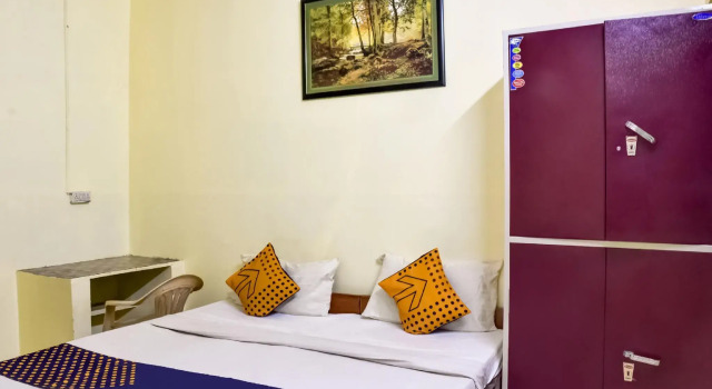 SPOT ON 75610 Hotel Aditya Residency