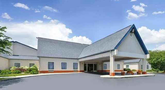 Кровать в общем номере Deluxe Inn Wytheville