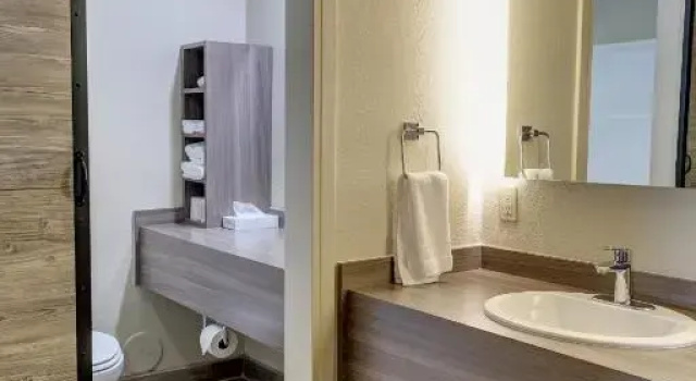 Номер Standard El Rancho Hotel