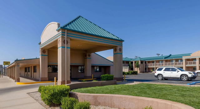 Days Inn by Wyndham Roswell, Buchen Sie Hotel Hotels in New Mexico mit Parkplatz, Parkplätze