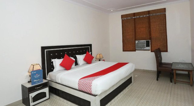 Люкс Standard OYO 30107 Hotel Black Stone