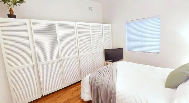 3br house, 5 min walk to beach with parking