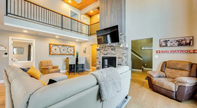 Mtn-view Gem w/ Hot Tub & Fire Pit in North Conway