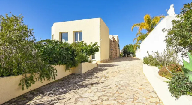 Lush Villa With Swimming Pool in Benitachell