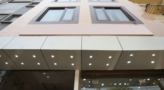 OYO 15863 Hotel Royal Vij