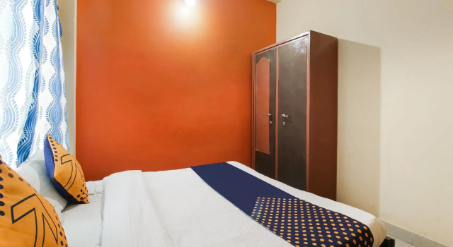 Hotel Aura Inn by OYO Rooms