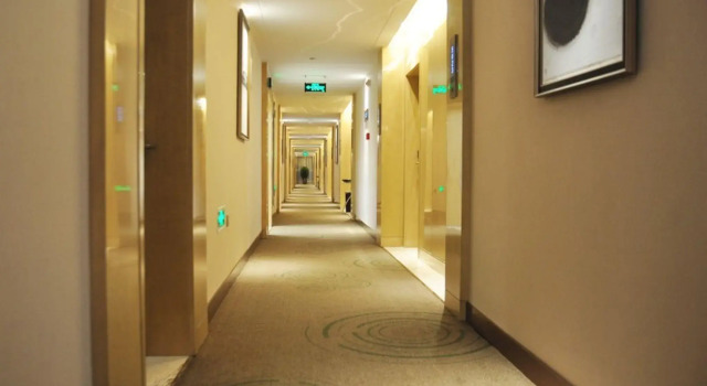 GreenTree Inn Zhuma Railway Station Qian Plaza Branch, Prenota Hotel Hotel a Henan con parcheggio, Parcheggio
