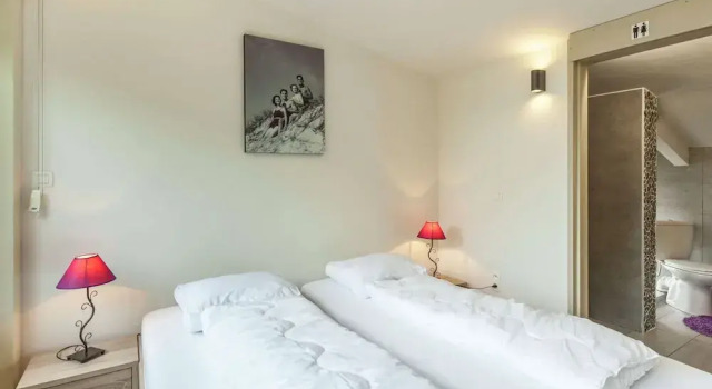 Luxury Villa with Sauna & Hot Tub in Middelkerke