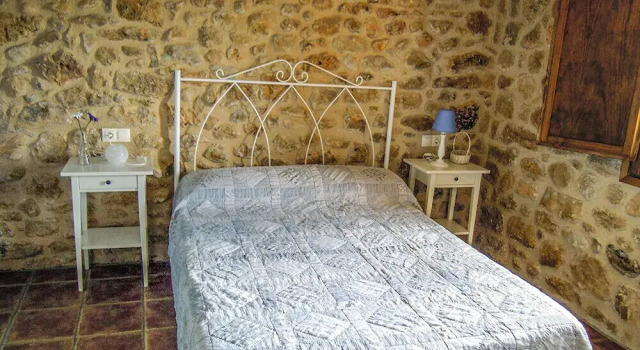 Masia de la Serra de la Cogulla, Boek Hotel Monroyo Matarranya