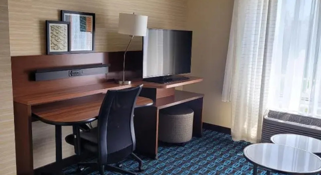 Четырёхместный люкс Fairfield Inn & Suites by Marriott Butte