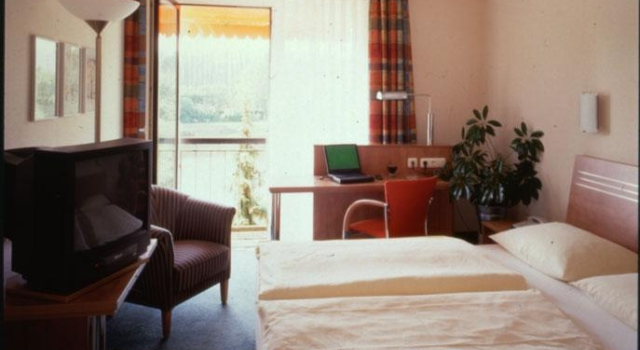 Hotel Rheinsberg am See, Rezerwuj Hotel Hotele w Reinickendorf z parkingiem, Parking