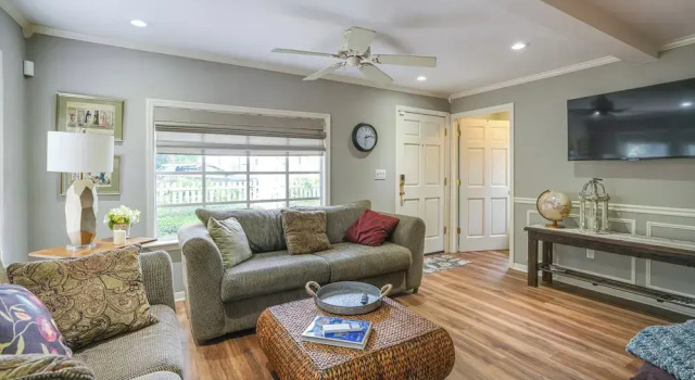 Mt Dora Garden Cottage w/ Patios, Walk to Downtown, Boek Vakantiehuis Mount Dora Florida