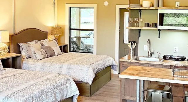 5 Son's Geronimo - Birdhouse Cabin, Забронировать Дом для отпуска Виллы Greater San Antonio, Вилла
