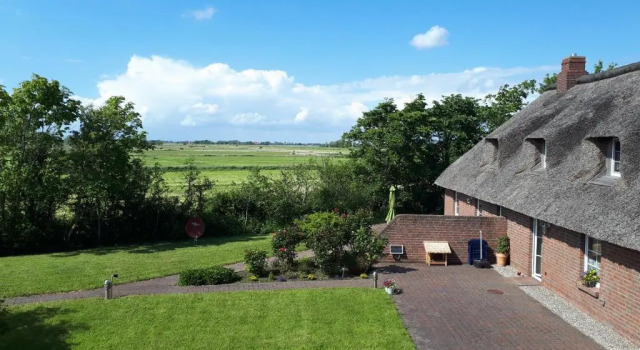 Idas Hus Ferien unter Reet, Забронировать Отель Бизнес-отели Пеллуорм, 4* 5*