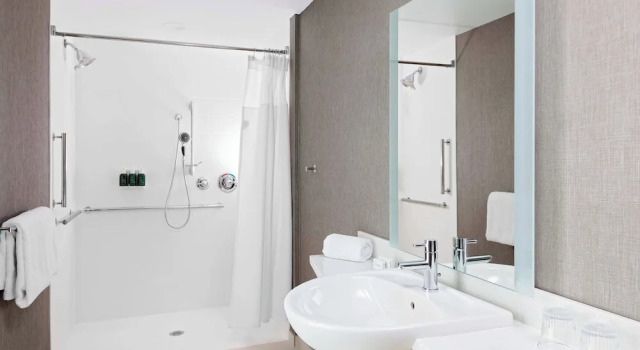 Четырёхместный люкс SpringHill Suites by Marriott Kansas City Plaza